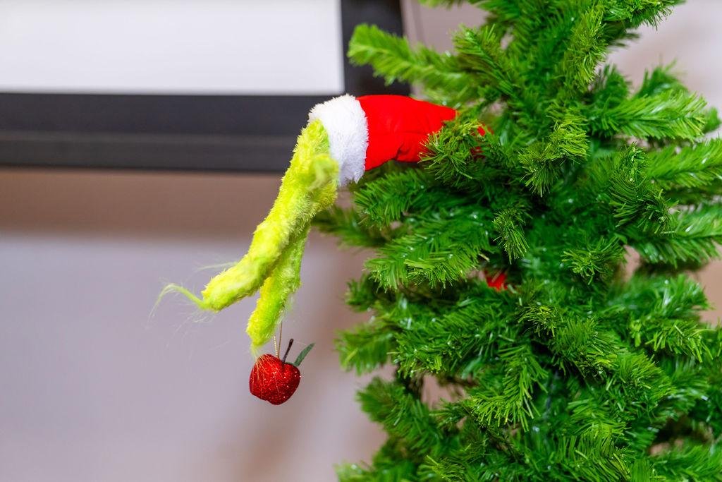 Grinch theme decor by Gwinnett County event planner