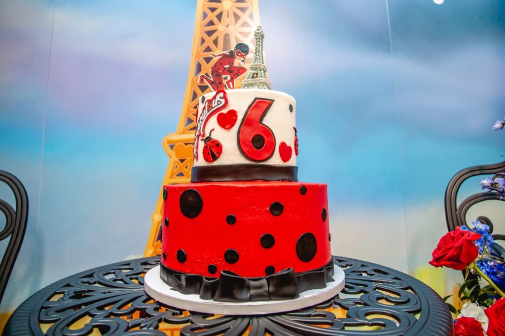 miraculous ladybug & cat noir cake