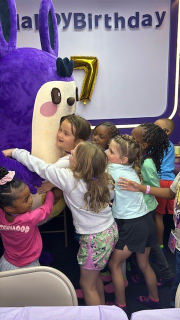 Character appearance by Dodo mascot at a K-Pop Demon Hunters themed birthday party in Duluth Georgia.